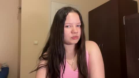 girl_cute07 online show from August 13, 8:01 pm