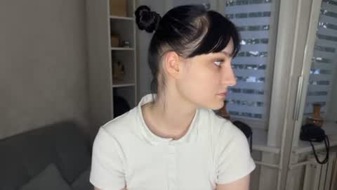 Girl From Ur Mind online show from August 12, 4:42 pm