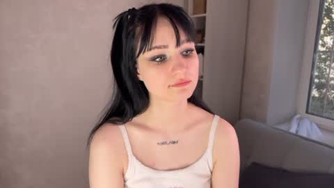 Girl From Ur Mind online show from August 13, 2:53 pm
