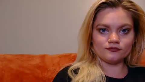 girlnextdoo4 online show from August 2, 3:46 am