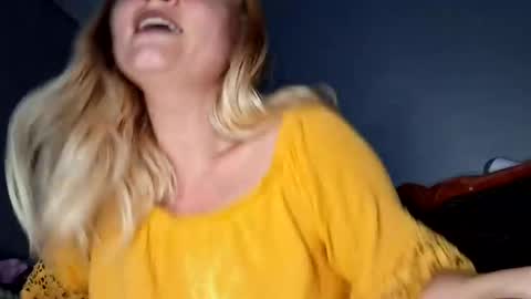 girlnextdoo4 online show from August 3, 4:08 am