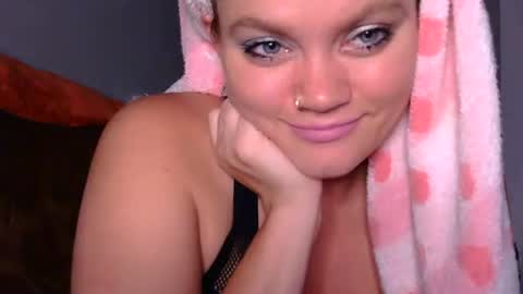 girlnextdoo4 online show from August 3, 10:22 am