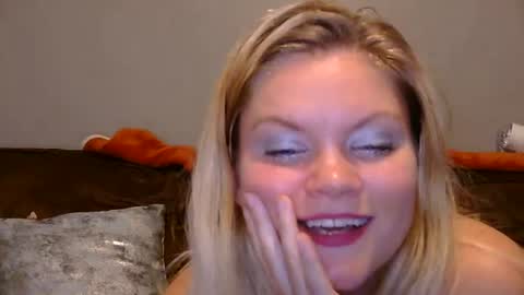 girlnextdoo4 online show from August 11, 7:21 am