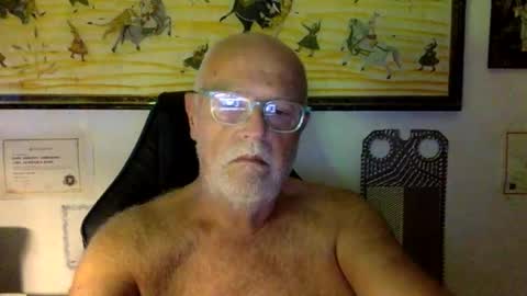 giutomma930394 online show from June 29, 11:50 pm