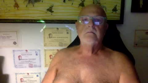 giutomma930394 online show from July 2, 12:11 am