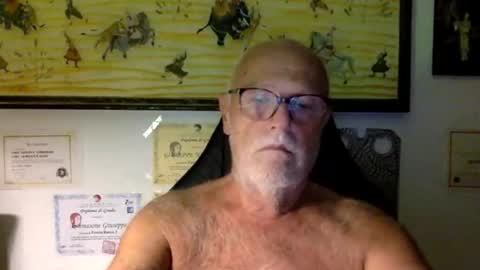 giutomma930394 online show from July 8, 7:29 pm