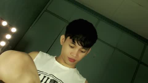 givemethrillx online show from April 8, 2:32 am
