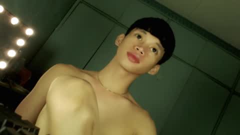 givemethrillx online show from April 8, 5:50 am