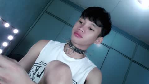 givemethrillx online show from April 9, 3:03 am