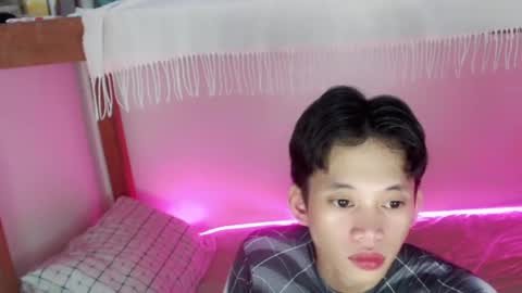 givemethrillx online show from May 2, 2:38 am