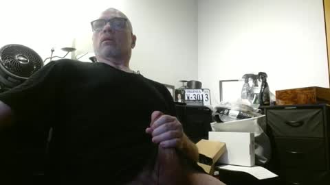 glaikind925958 online show from May 2, 4:06 am
