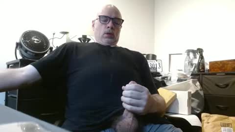 glaikind925958 online show from May 17, 3:18 am