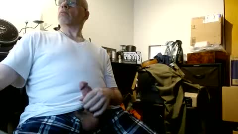 glaikind925958 online show from June 11, 4:51 am