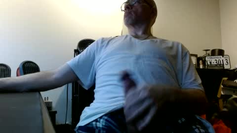 glaikind925958 online show from June 16, 3:27 am
