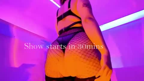 Your fav Dolly online show from August 5, 8:40 pm
