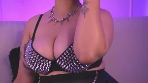 Your fav Dolly online show from August 14, 6:33 pm