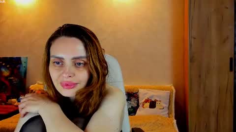Gloria Wood online show from August 12, 10:45 pm