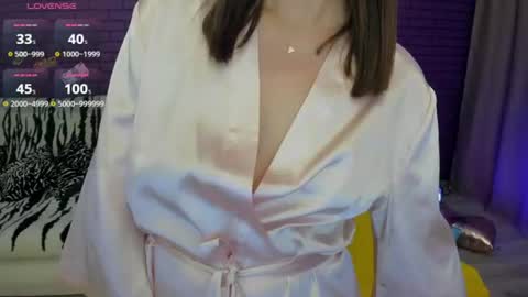 Mia online show from July 30, 5:20 pm