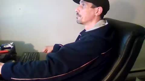 gmang4242 online show from May 1, 6:01 pm