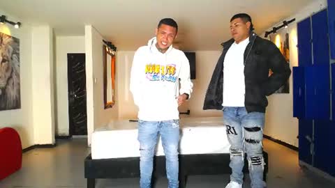 THOMAS AND DAMIAND online show from August 12, 12:40 pm
