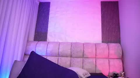 goddess_eli77 online show from August 6, 8:35 am