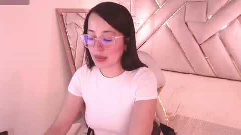 M A R T I N A  online show from August 6, 10:42 pm