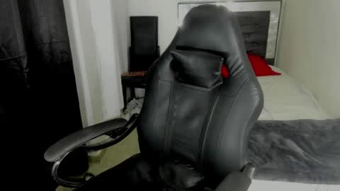 goddess_of_sissys online show from August 6, 12:53 am