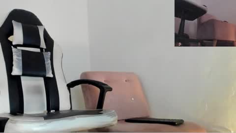 goddess_valen online show from August 11, 4:25 am
