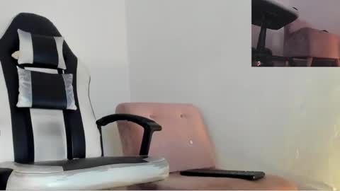 goddess_valen online show from August 11, 5:31 am