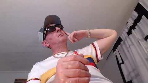 godfredaniels online show from April 18, 1:32 am