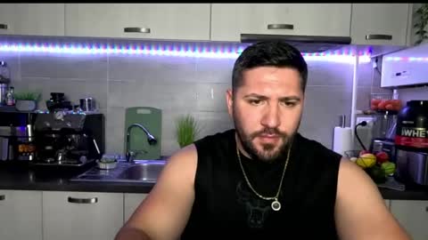 gold_alpha_boy online show from June 18, 7:47 pm