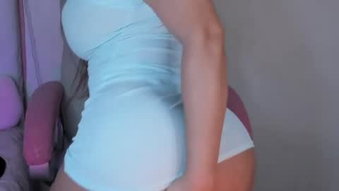 golden_issy online show from August 8, 5:29 am