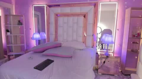 goldentemptation_ online show from July 17, 8:42 pm