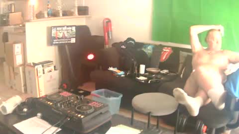 goldyguy011 online show from August 2, 2:29 am