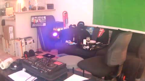 goldyguy011 online show from August 2, 3:35 am