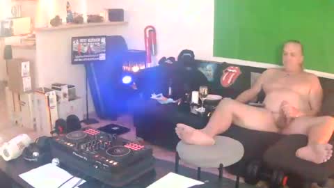 goldyguy011 online show from August 2, 5:03 am