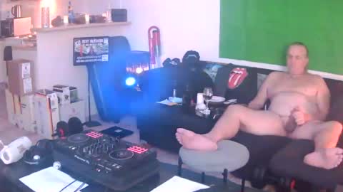 goldyguy011 online show from August 2, 6:09 am