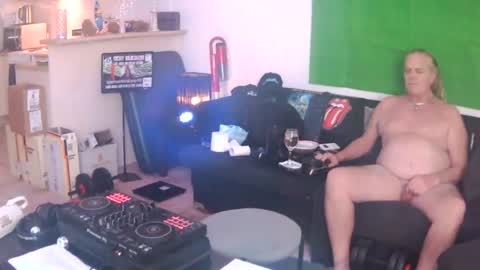 goldyguy011 online show from August 3, 10:28 pm