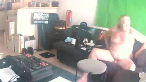 goldyguy011 online show from August 4, 1:35 am