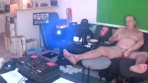 goldyguy011 online show from August 5, 8:51 pm