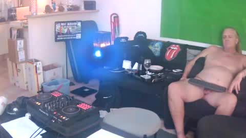 goldyguy011 online show from August 5, 11:03 pm