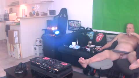 goldyguy011 online show from August 8, 12:22 am