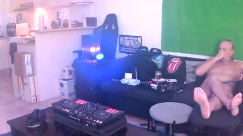 goldyguy011 online show from August 8, 1:27 am