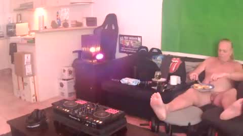 goldyguy011 online show from August 8, 2:33 am