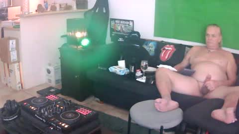 goldyguy011 online show from August 8, 11:49 pm