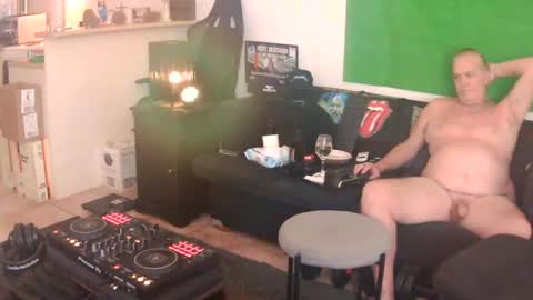 goldyguy011 online show from August 9, 2:01 am