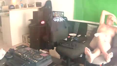 goldyguy011 online show from August 13, 4:26 am