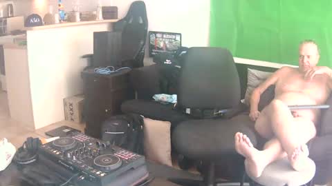 goldyguy011 online show from August 14, 2:26 am