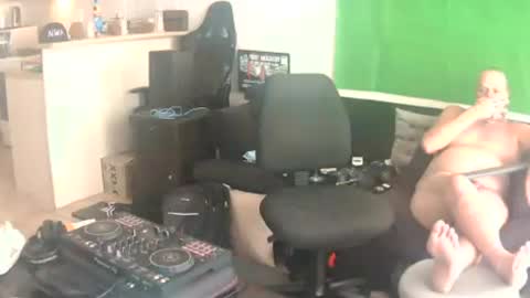 goldyguy011 online show from August 14, 4:38 am