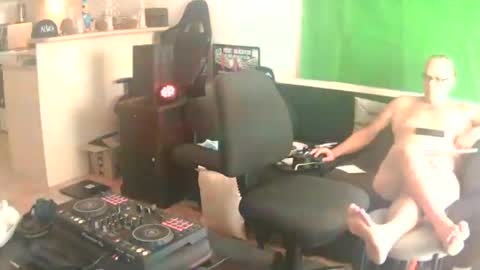 goldyguy011 online show from August 15, 2:04 am